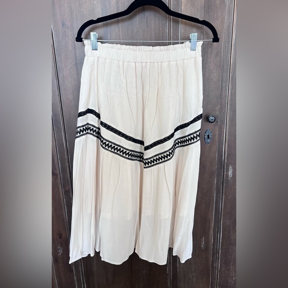 Hem & Thread Dresses & Skirts - Hem & Thread Cream Skirt with Black Trim